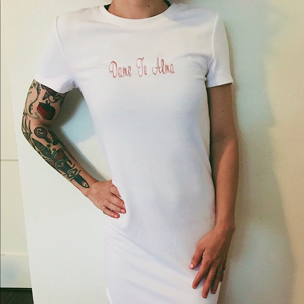 Dame Tu Alma Embroidered Bodycon T-shirt Dress